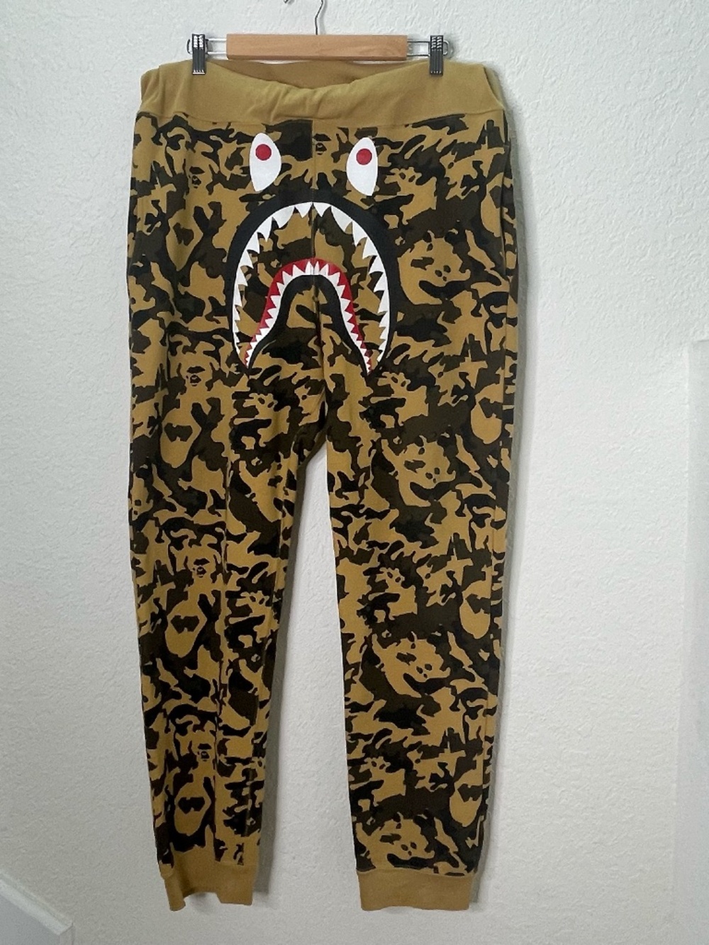 BAPE A Bathing Ape Shark Camo Sweatpants 2XL XXL Made Japan Joggers Brown